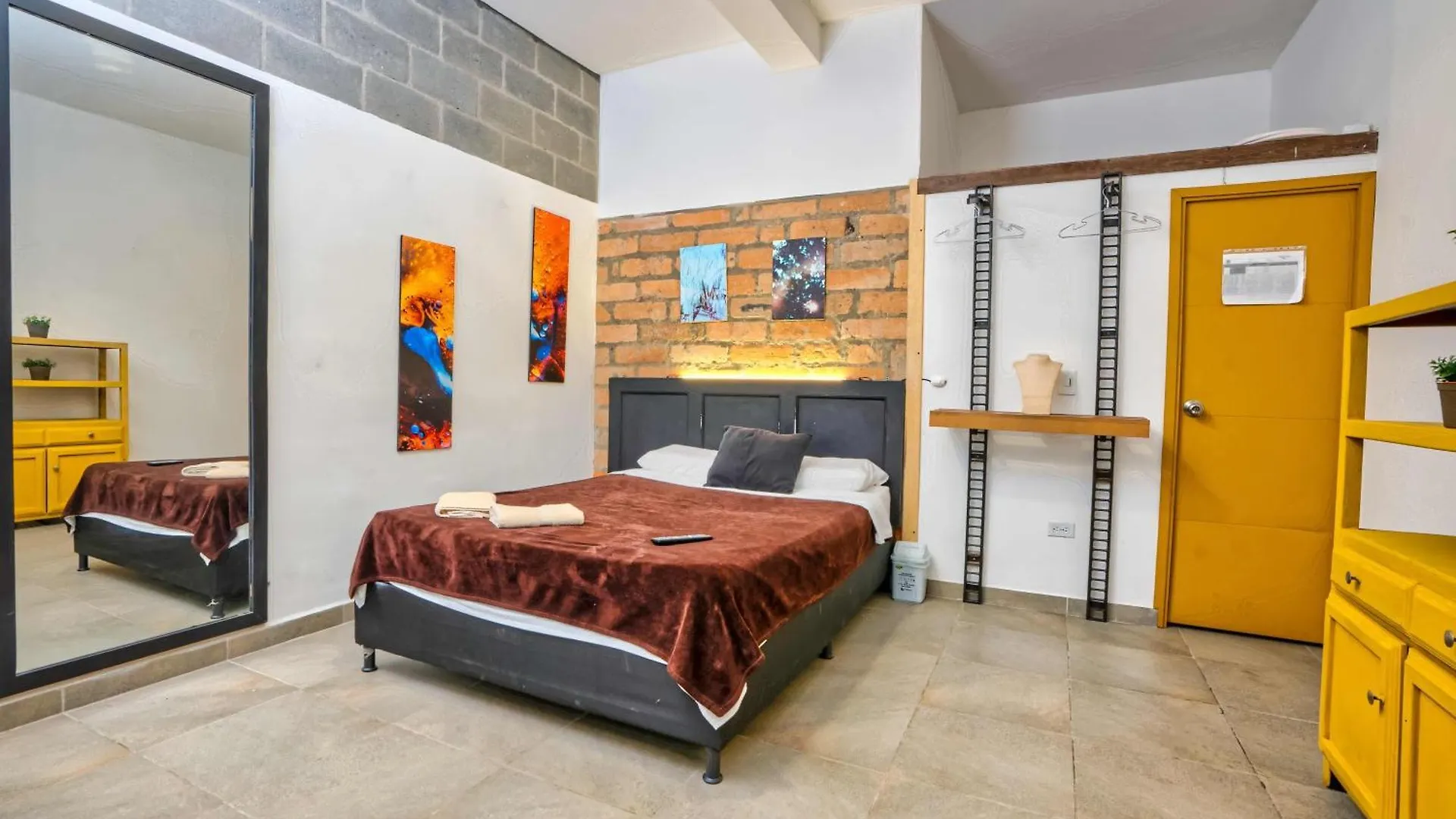 Pensión Hotel La Gruta Coliving Medellín