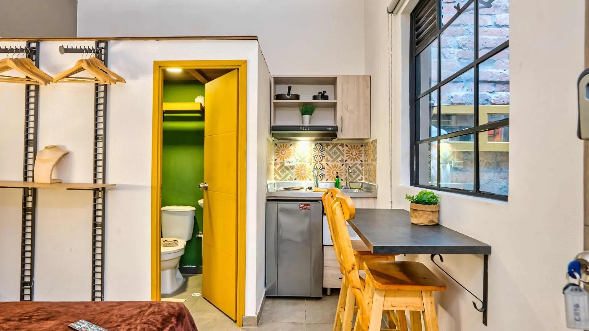 Pensión Hotel La Gruta Coliving Medellín Colombia