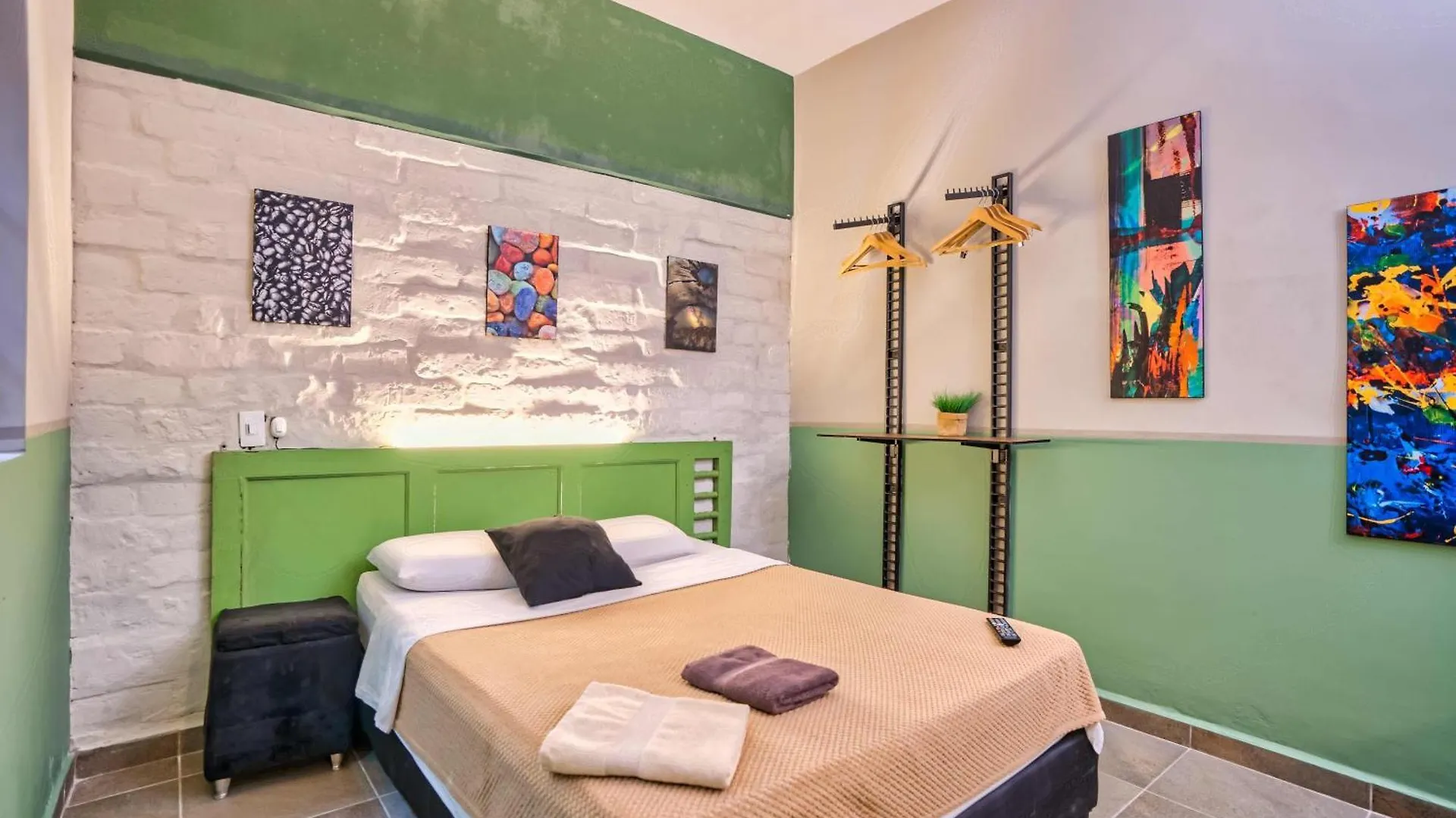 Pensión Hotel La Gruta Coliving Medellín