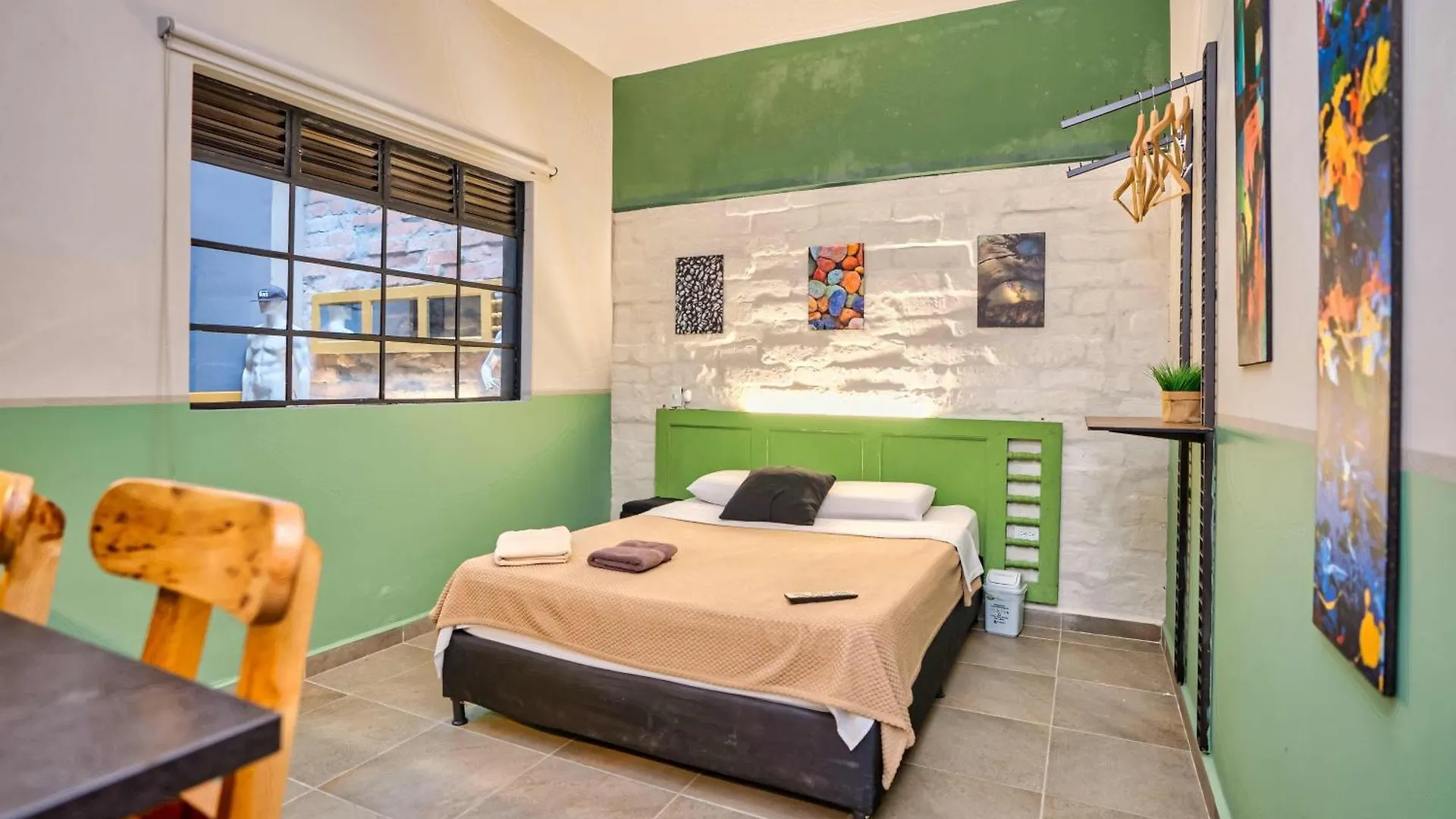 Pensión Hotel La Gruta Coliving Medellín
