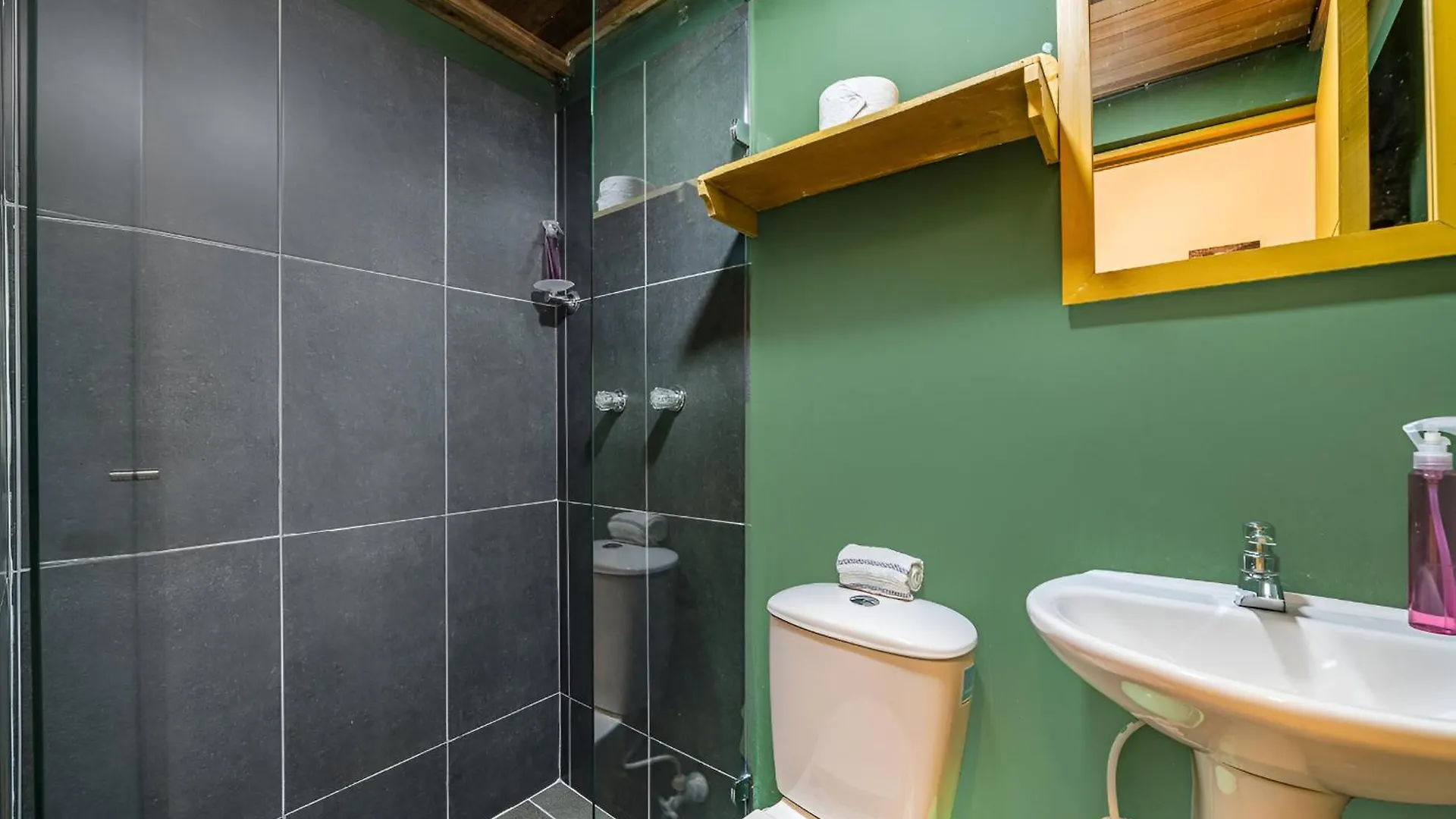 La Gruta Coliving Hotel Medellin 0*,